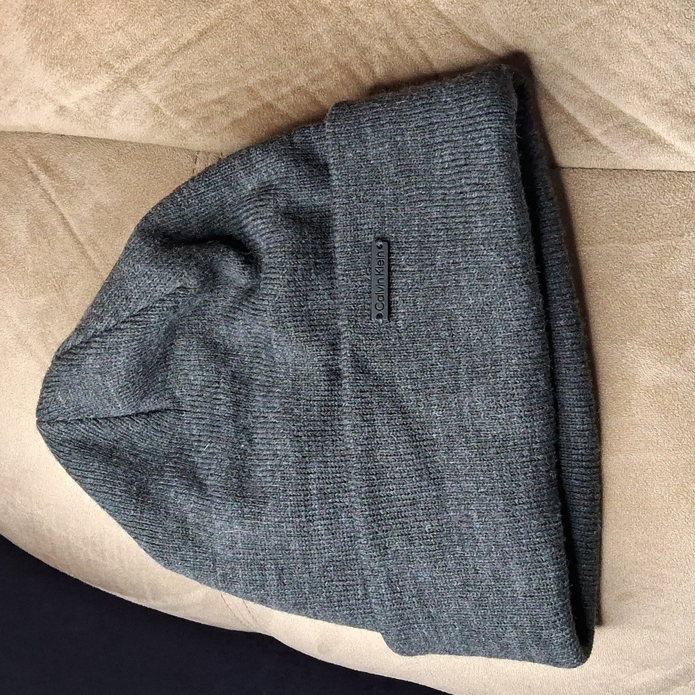 Calvin Klein womans charcoal grey acrylic Beanie - Picture 1 of 4